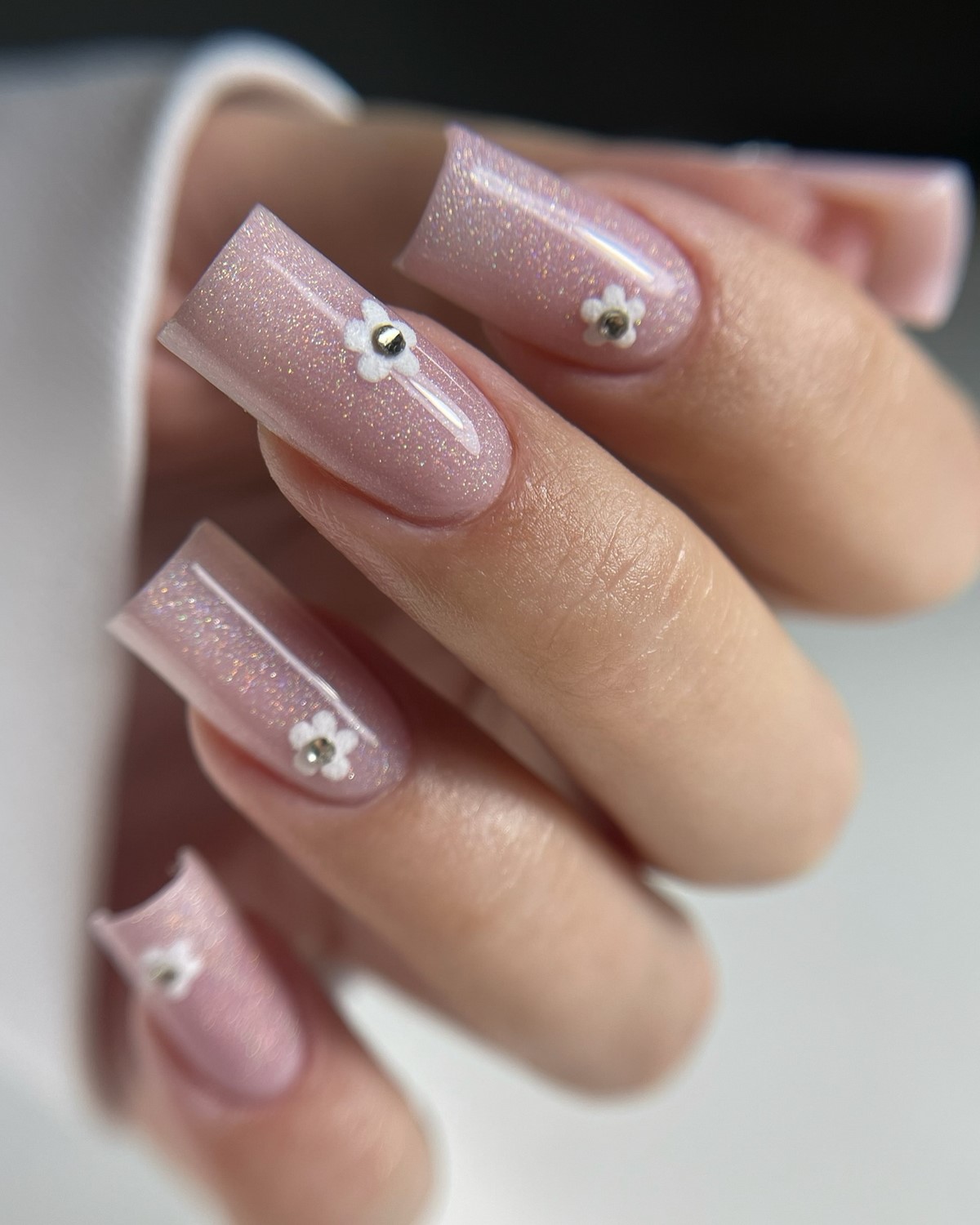 Новые тренды маникюра на лето 2026 – главные новинки сезона