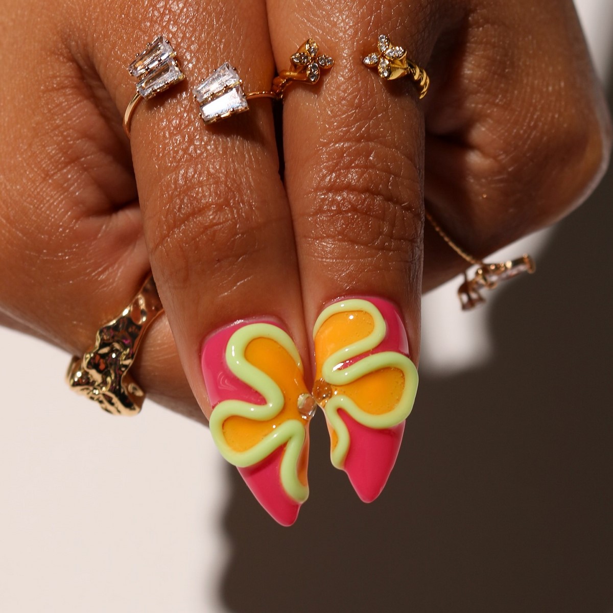 Модный маникюр в июле 2026: лучшие идеи для стильного лета