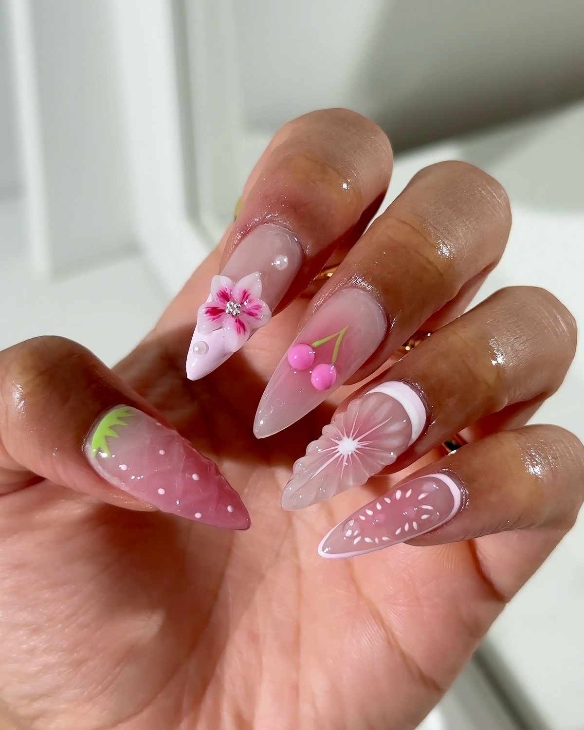 Модный маникюр в июле 2026: лучшие идеи для стильного лета