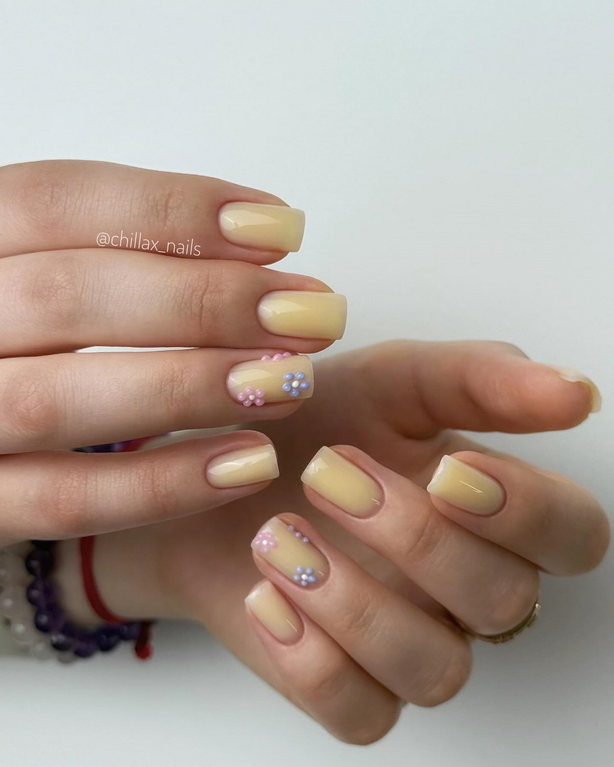 Трендовый денежный маникюр на август 2026: идеи для успеха