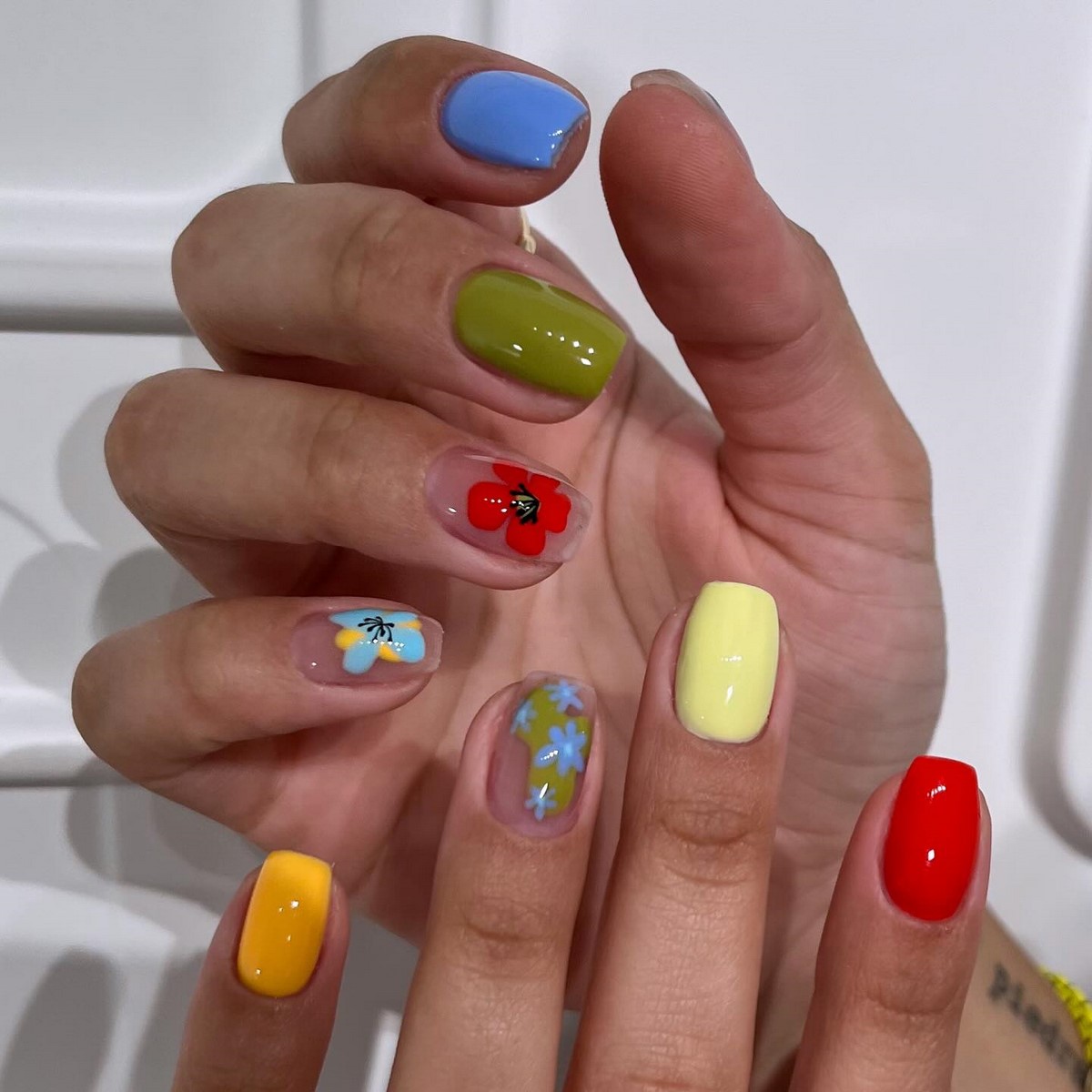 Модный маникюр в июле 2026: лучшие идеи для стильного лета