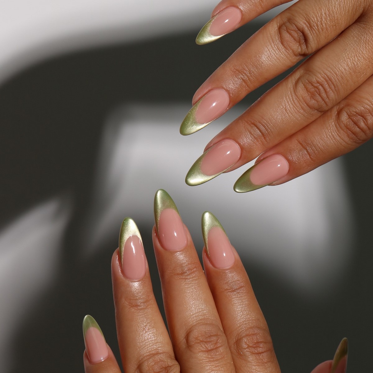 Трендовый денежный маникюр на август 2026: идеи для успеха