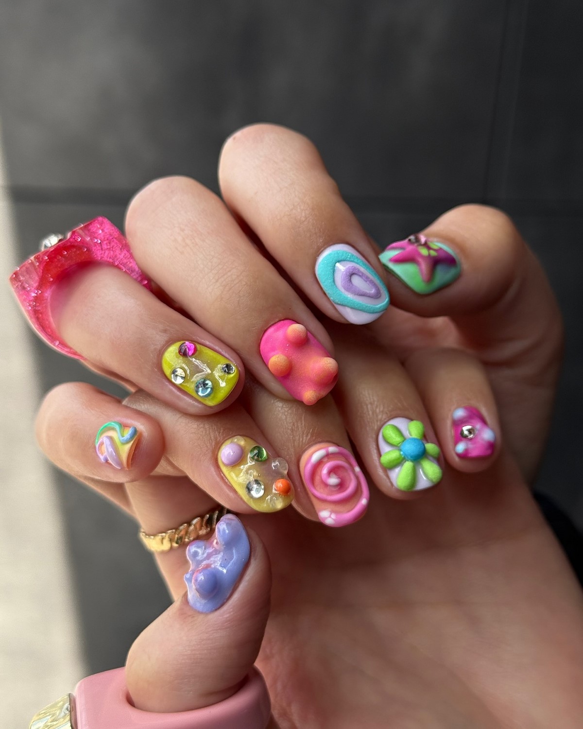 Модный маникюр в июле 2026: лучшие идеи для стильного лета