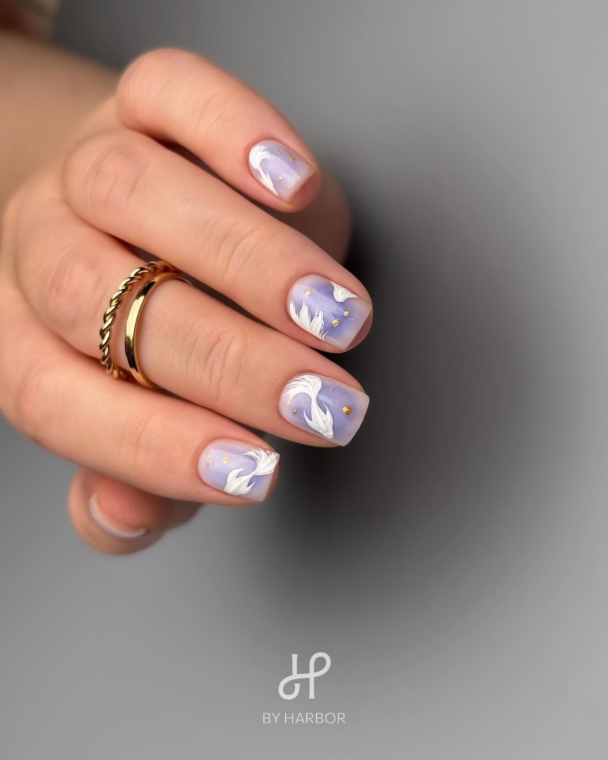 Трендовый денежный маникюр на август 2026: идеи для успеха