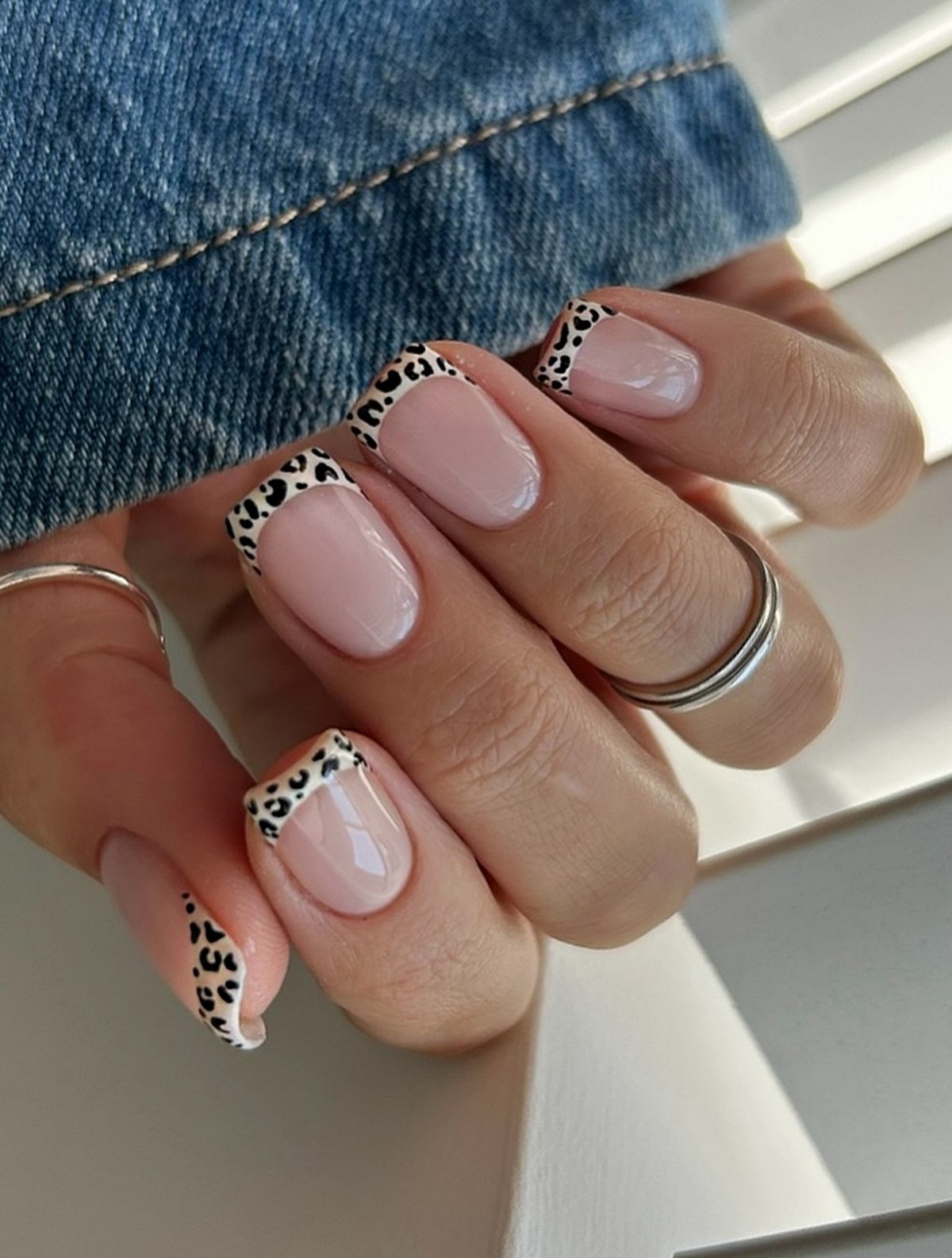 Трендовый денежный маникюр на август 2026: идеи для успеха