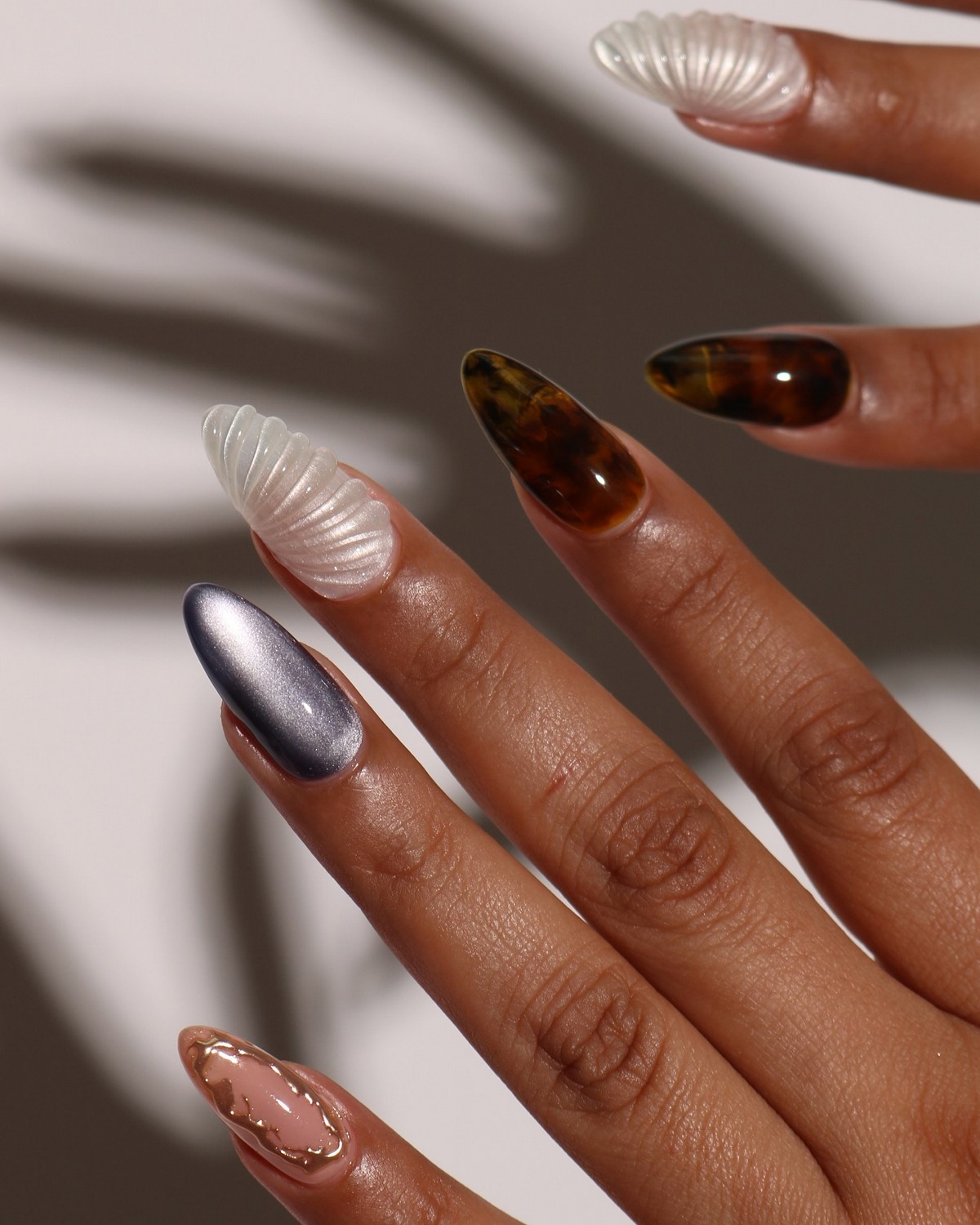 Трендовый денежный маникюр на август 2026: идеи для успеха