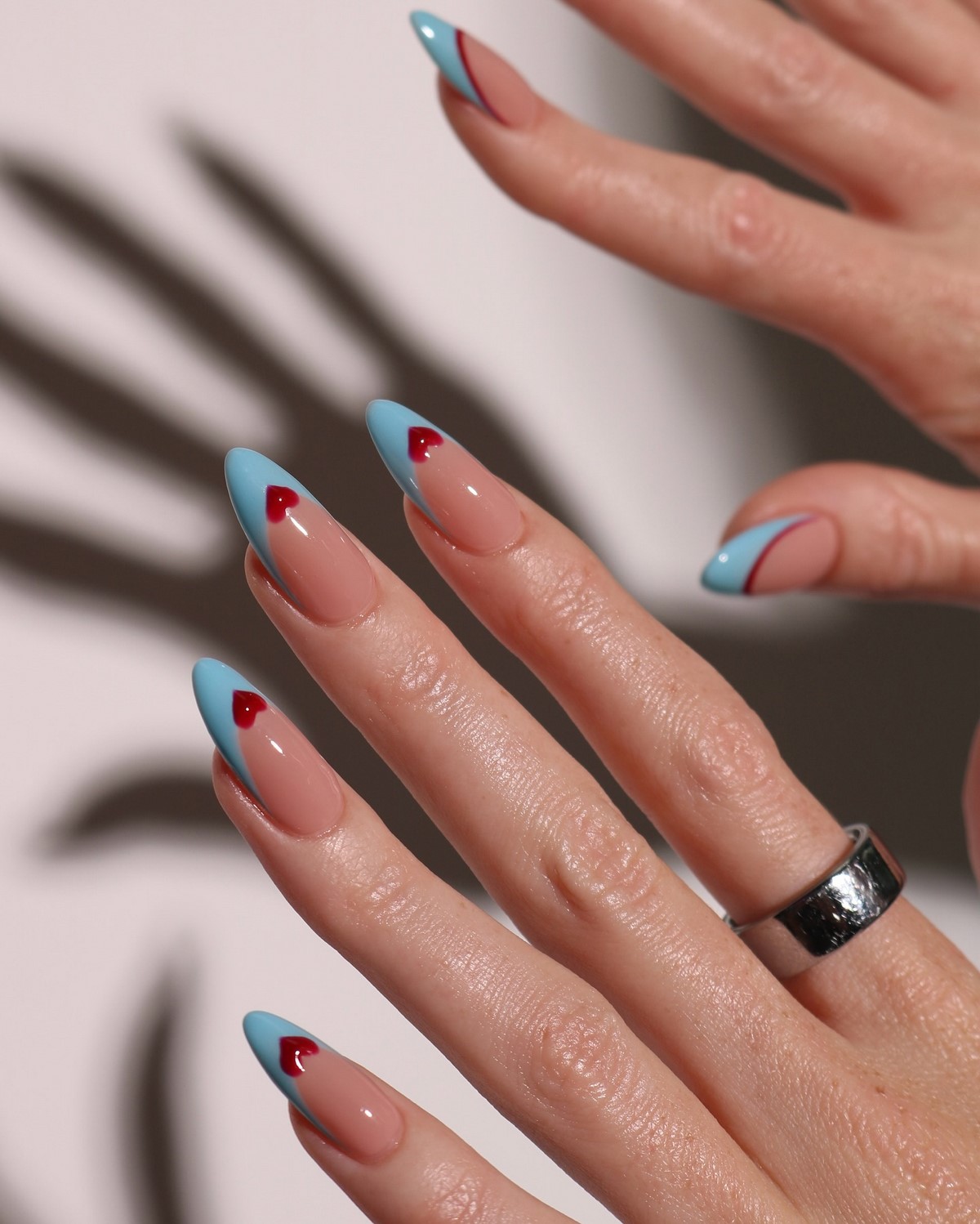 Трендовый денежный маникюр на август 2026: идеи для успеха