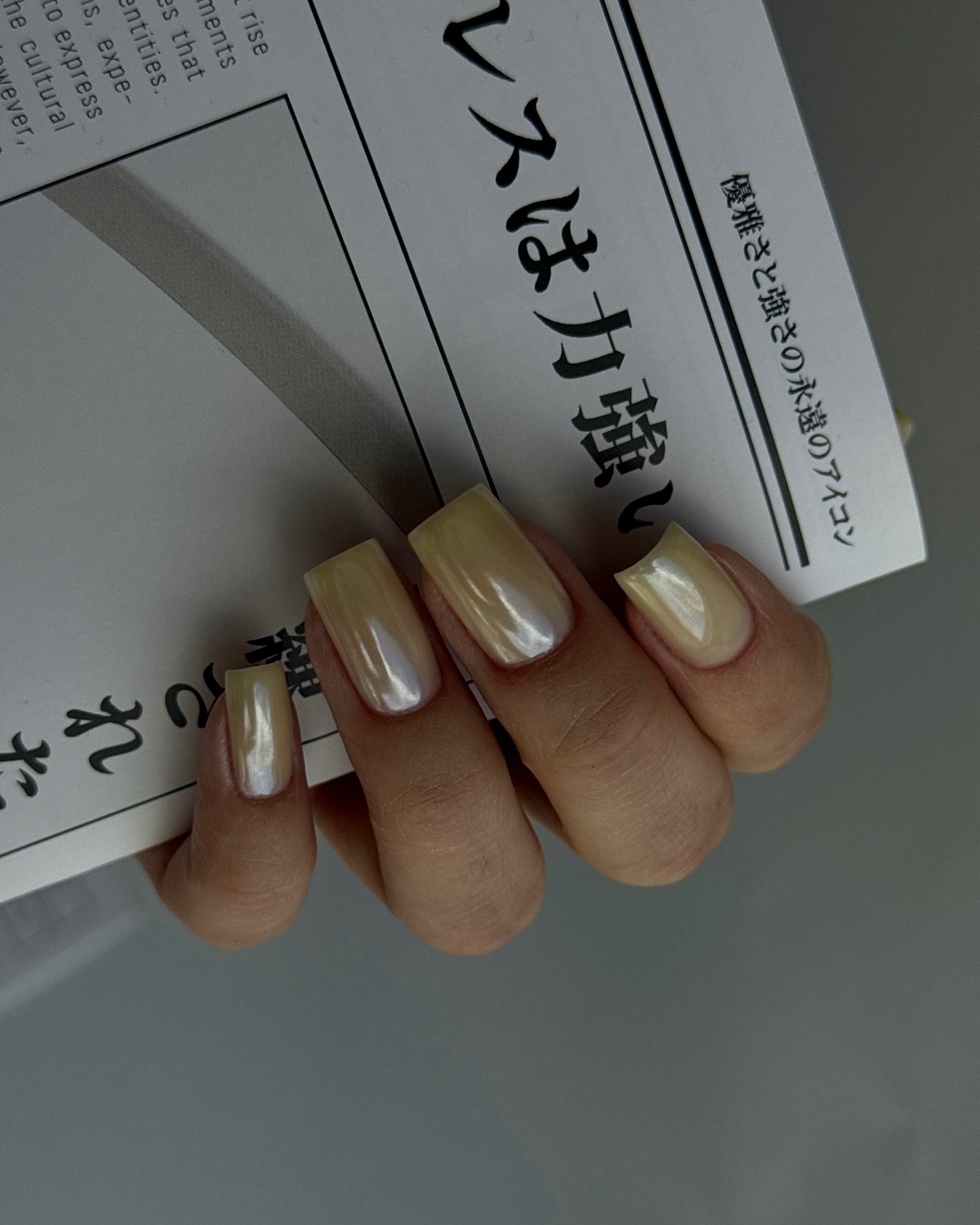 Трендовый денежный маникюр на август 2026: идеи для успеха