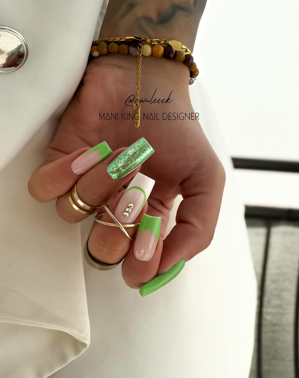 Трендовый денежный маникюр на август 2026: идеи для успеха