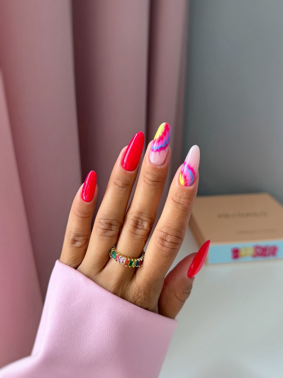 Трендовый денежный маникюр на август 2026: идеи для успеха