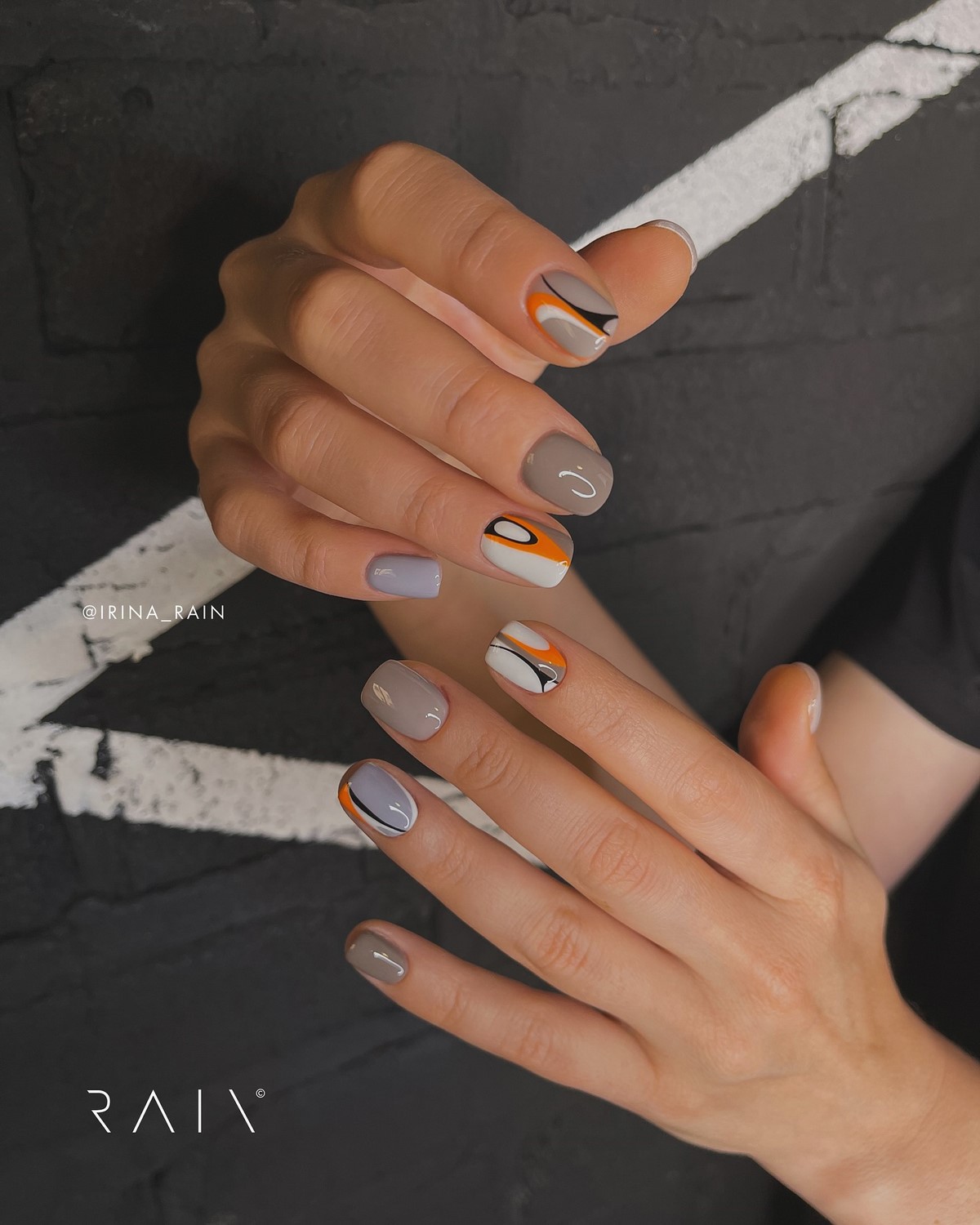 Трендовый денежный маникюр на август 2026: идеи для успеха