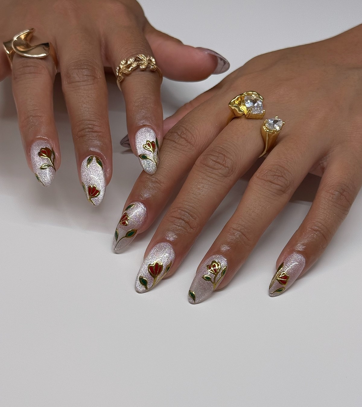 Трендовый денежный маникюр на август 2026: идеи для успеха