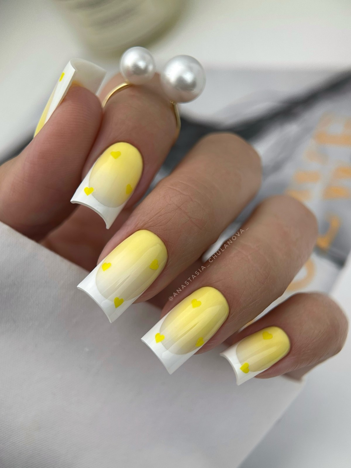 Трендовый денежный маникюр на август 2026: идеи для успеха