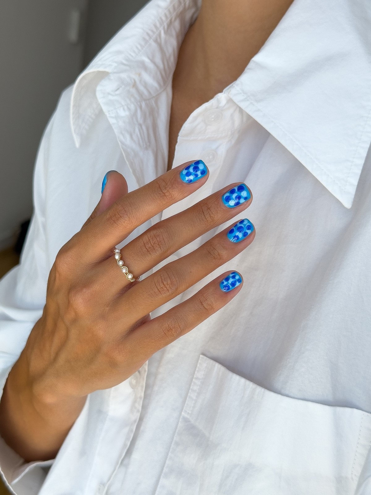 Трендовый денежный маникюр на август 2026: идеи для успеха