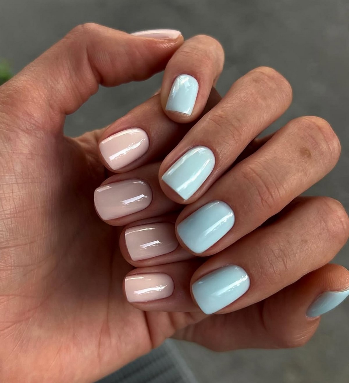 Трендовый денежный маникюр на август 2026: идеи для успеха