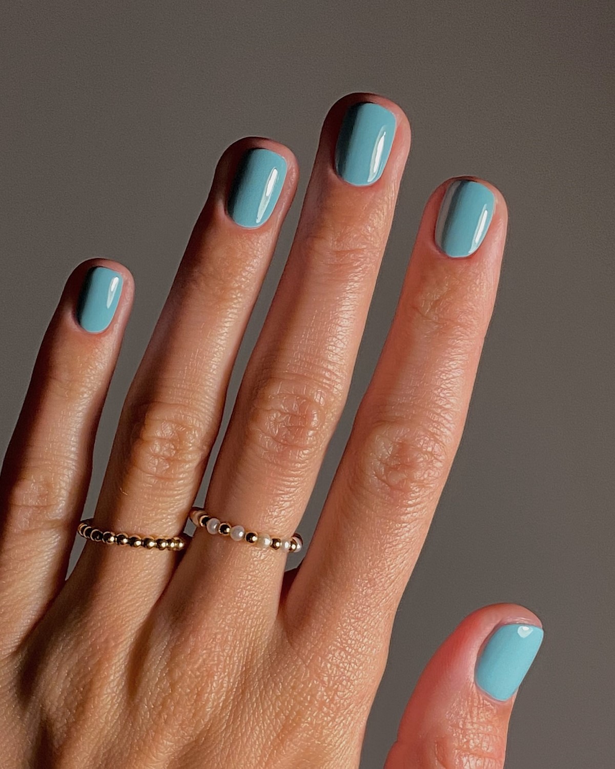 Трендовый денежный маникюр на август 2026: идеи для успеха