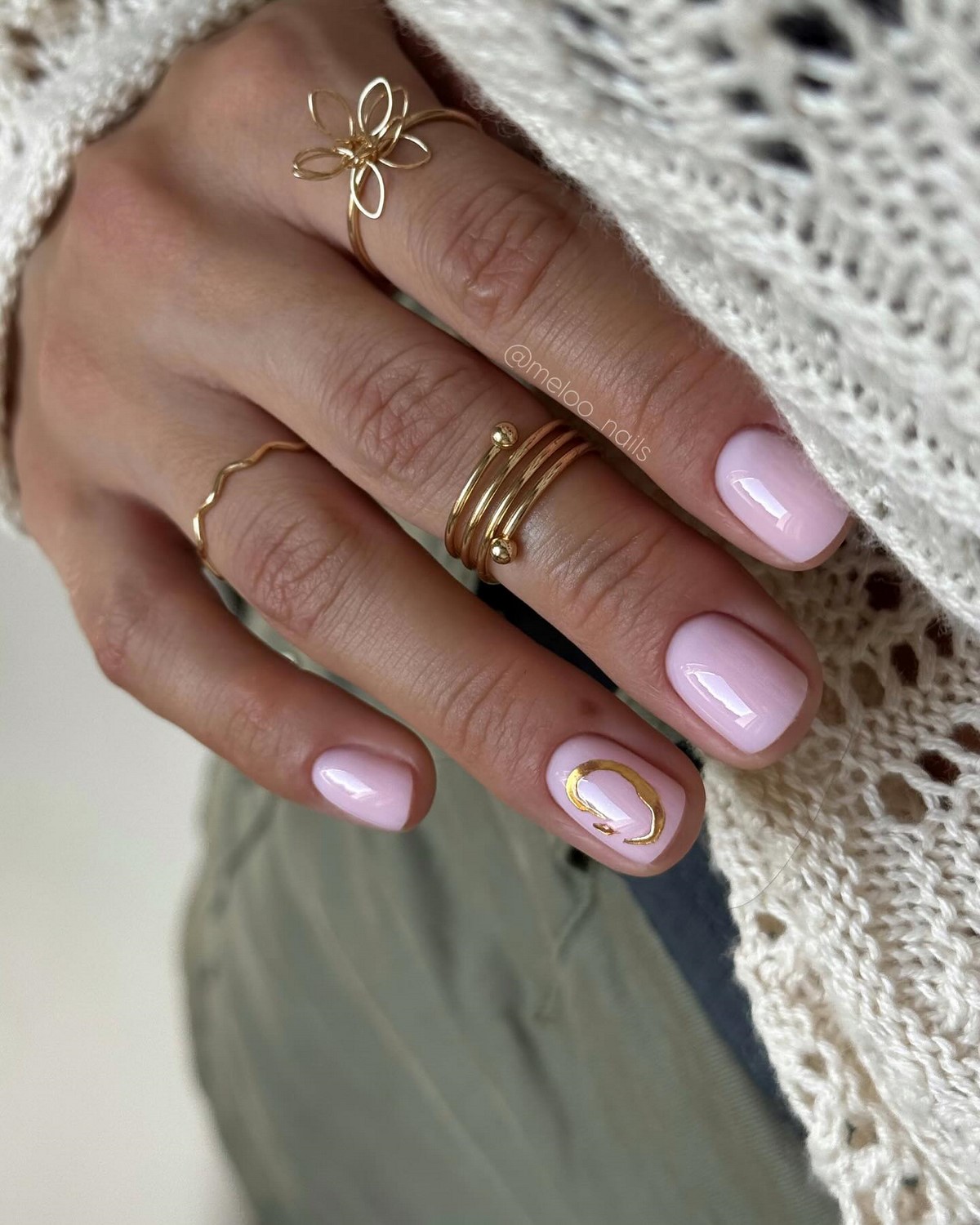 Трендовый денежный маникюр на август 2026: идеи для успеха