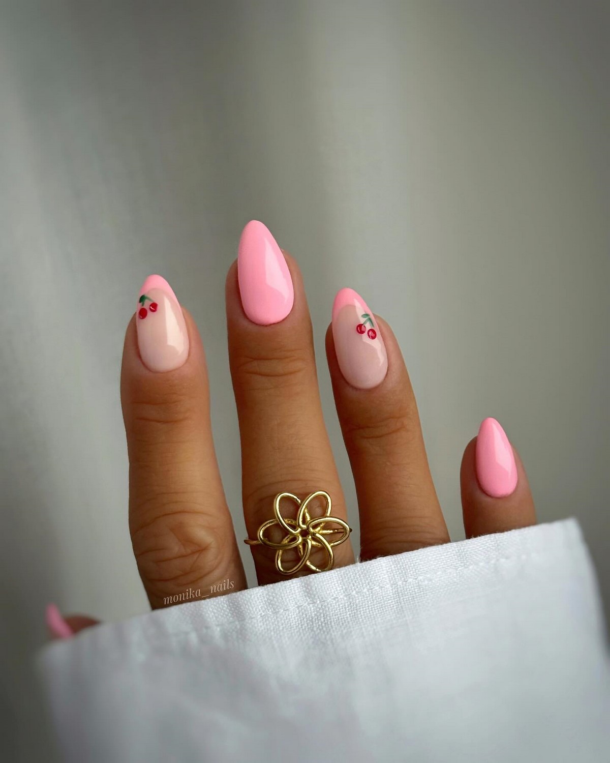 Трендовый денежный маникюр на август 2026: идеи для успеха