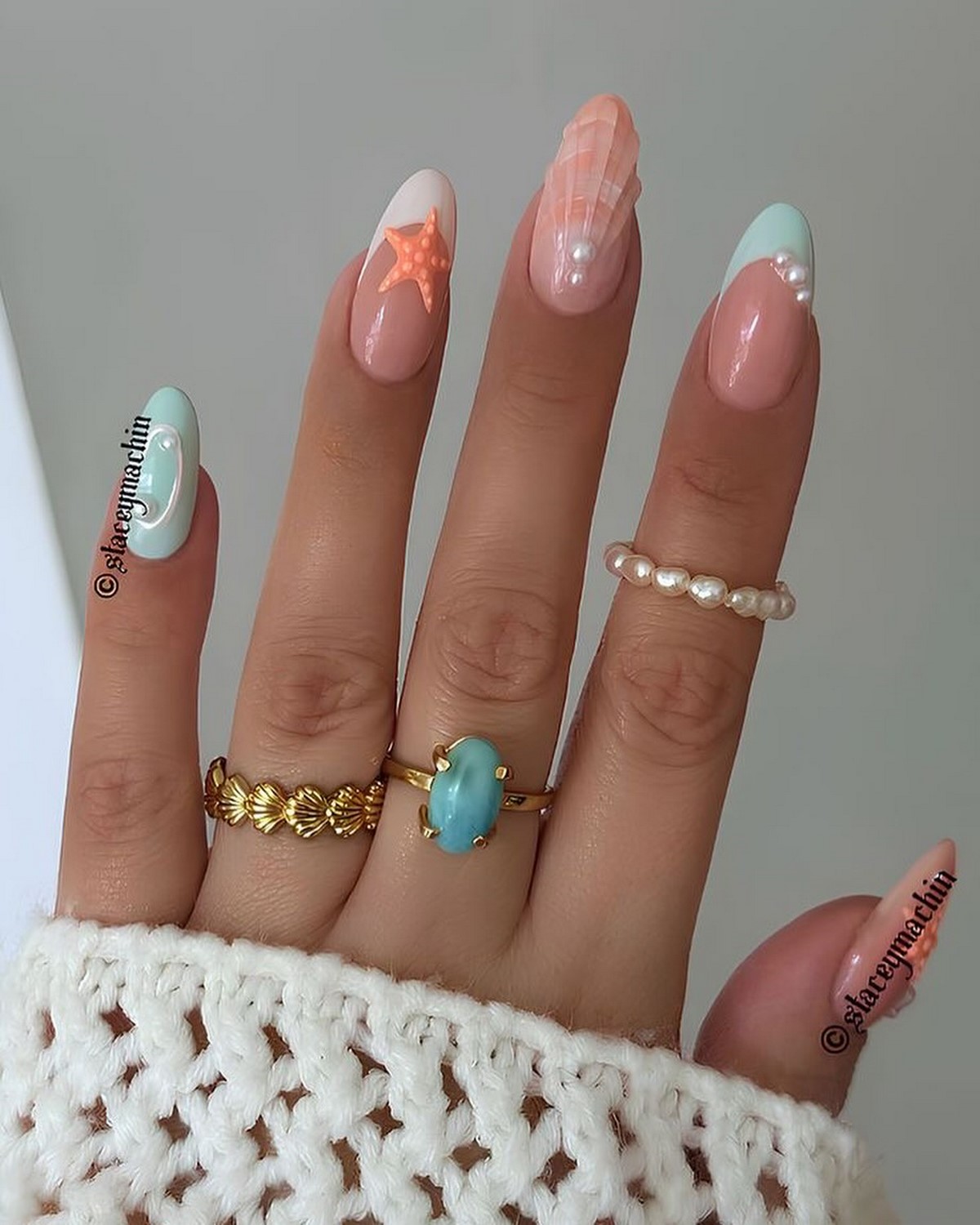 Трендовый денежный маникюр на август 2026: идеи для успеха