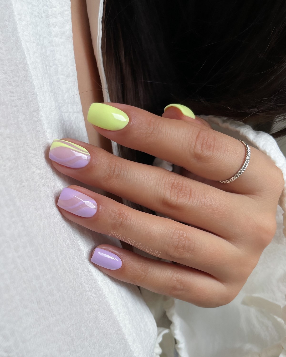 Трендовый денежный маникюр на август 2026: идеи для успеха