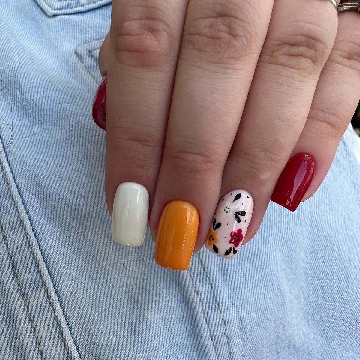 Трендовый денежный маникюр на август 2026: идеи для успеха