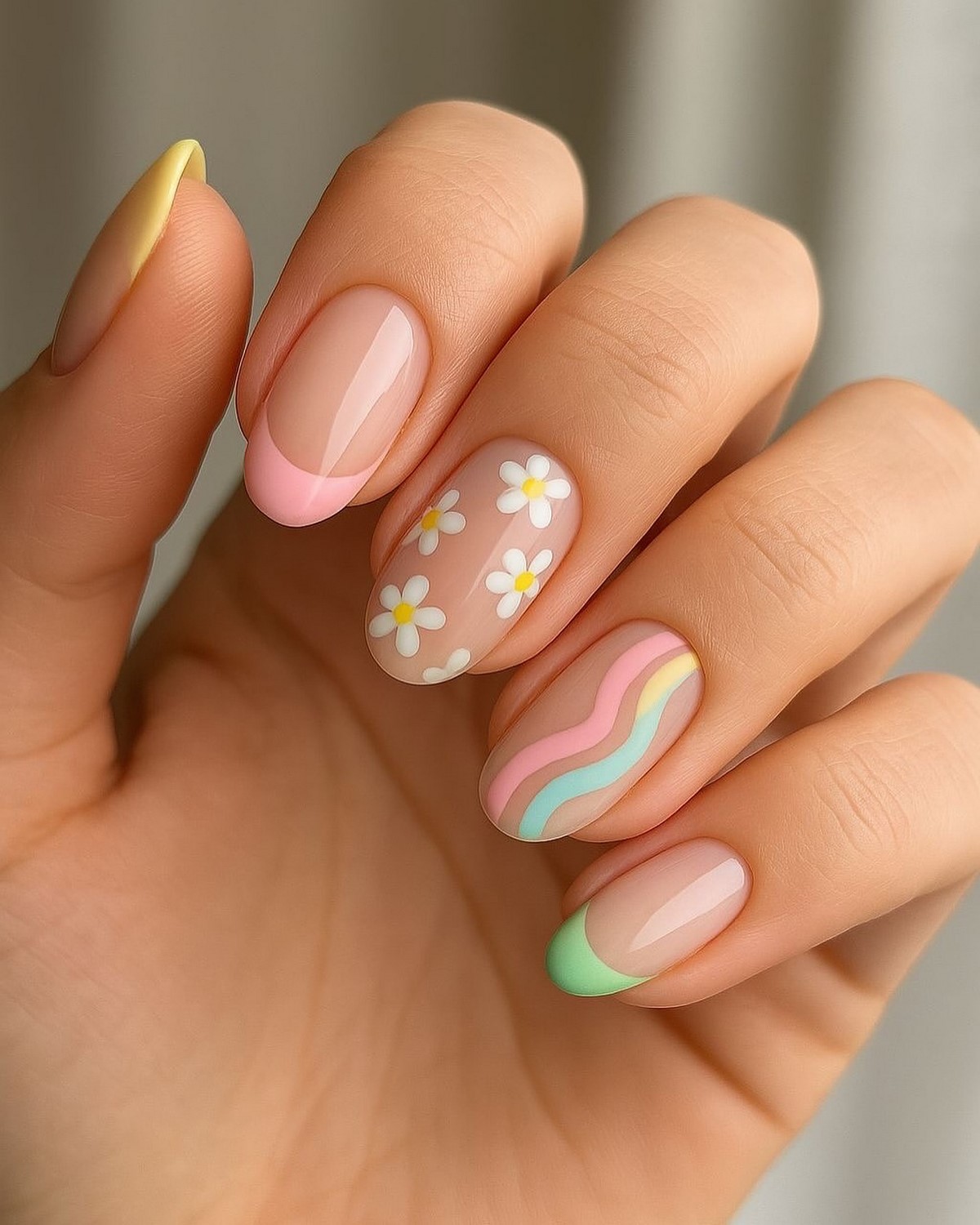 Трендовый денежный маникюр на август 2026: идеи для успеха