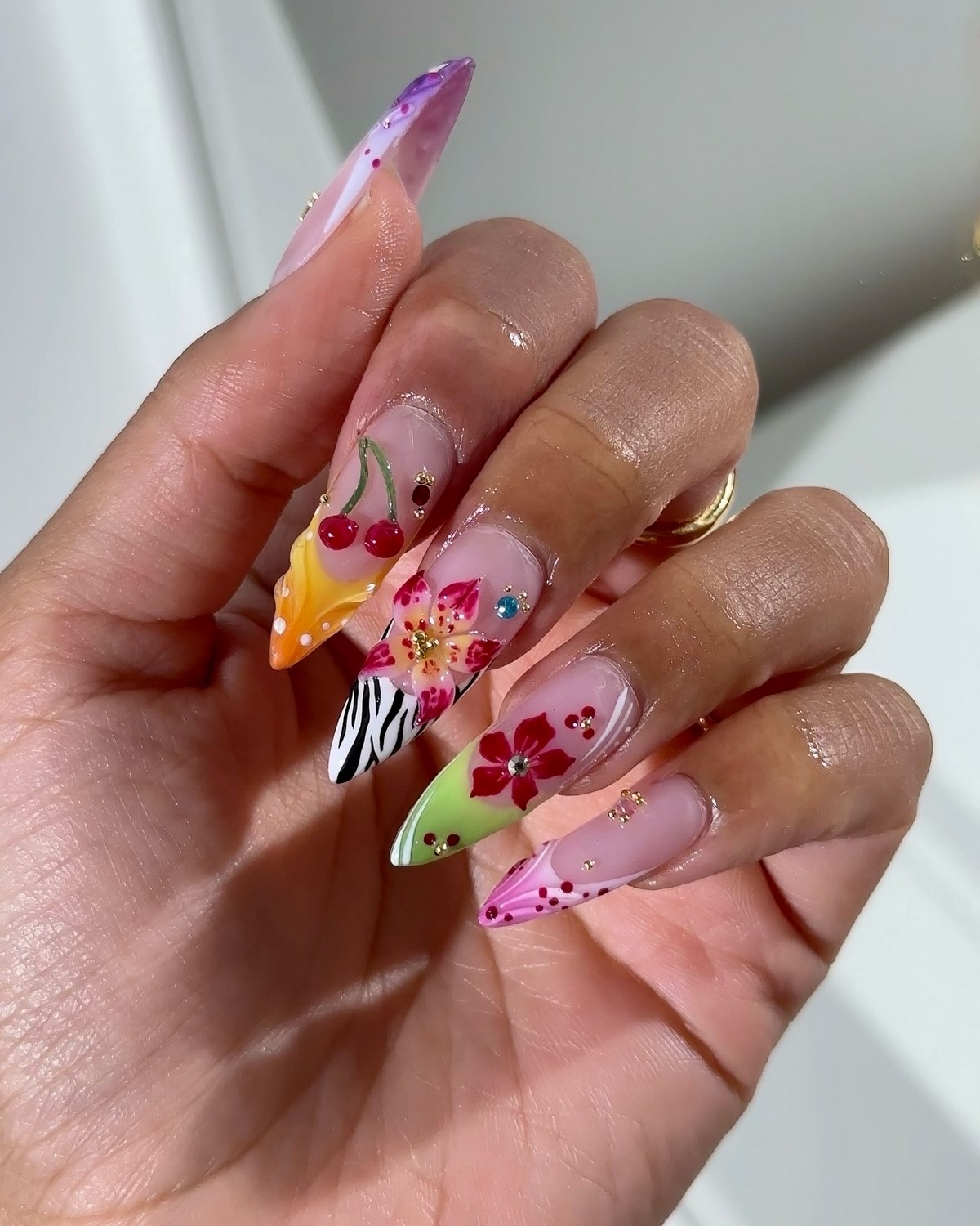 Трендовый денежный маникюр на август 2026: идеи для успеха