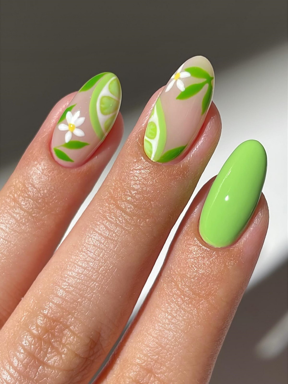 Трендовый денежный маникюр на август 2026: идеи для успеха