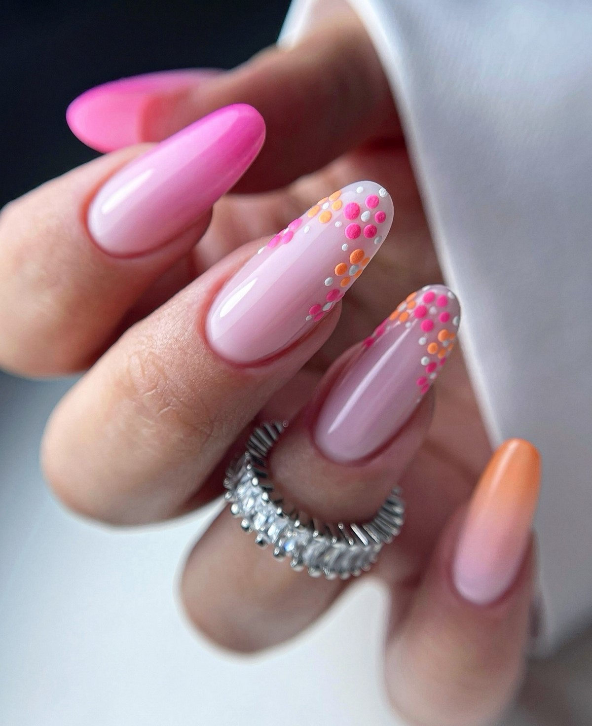 Модный маникюр в июле 2026: лучшие идеи для стильного лета