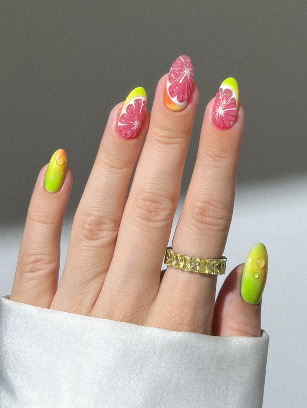 Модный маникюр в июле 2026: лучшие идеи для стильного лета