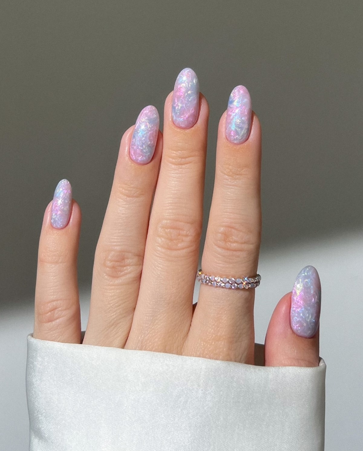 Модный маникюр в июле 2026: лучшие идеи для стильного лета