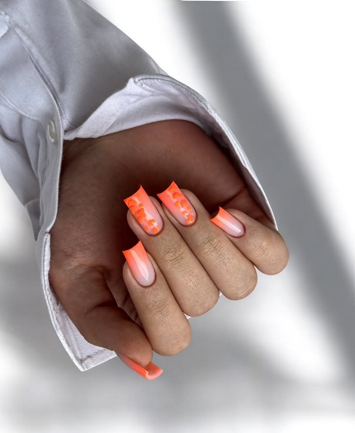 Модный маникюр в июле 2026: лучшие идеи для стильного лета