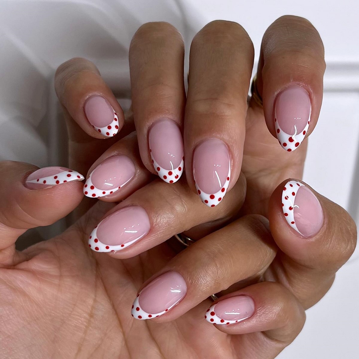 Модный маникюр в июле 2026: лучшие идеи для стильного лета