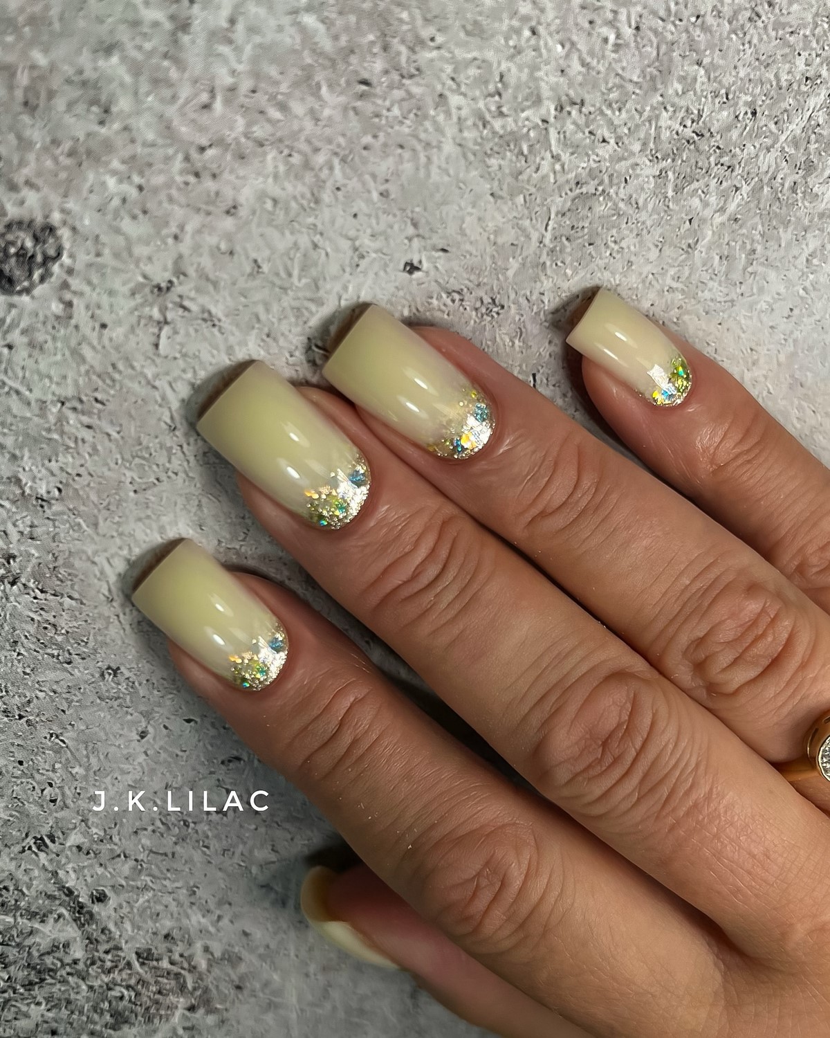 Модный маникюр в июле 2026: лучшие идеи для стильного лета