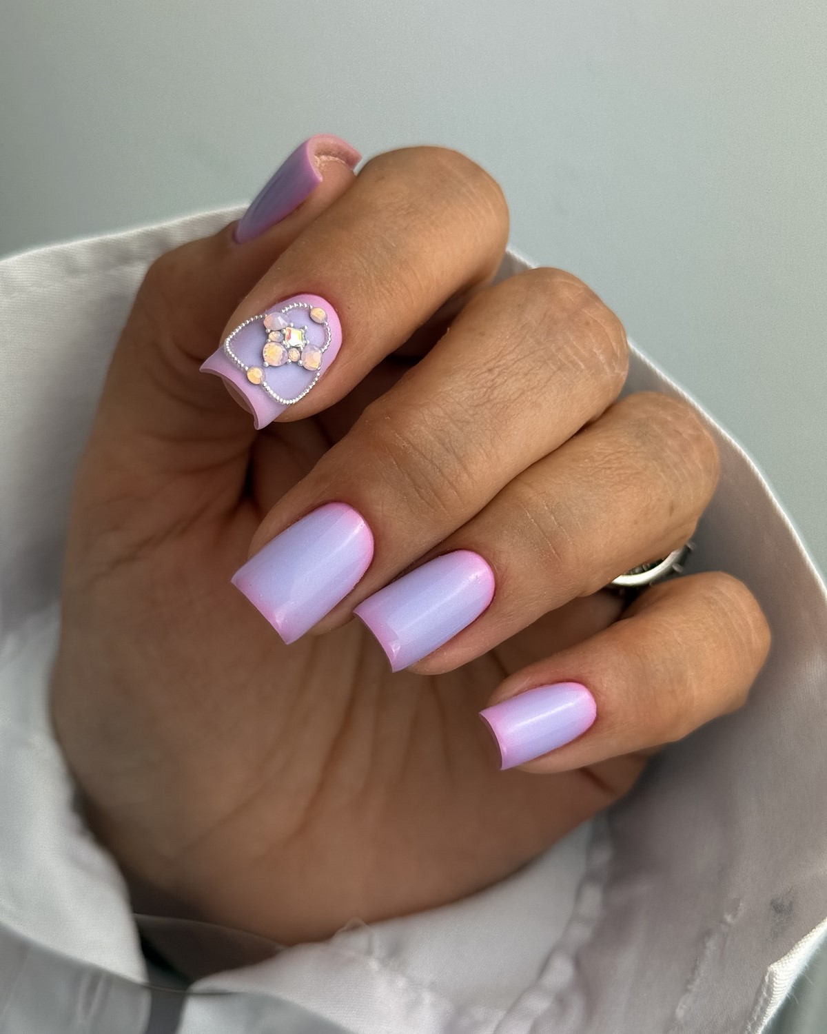 Модный маникюр в июле 2026: лучшие идеи для стильного лета