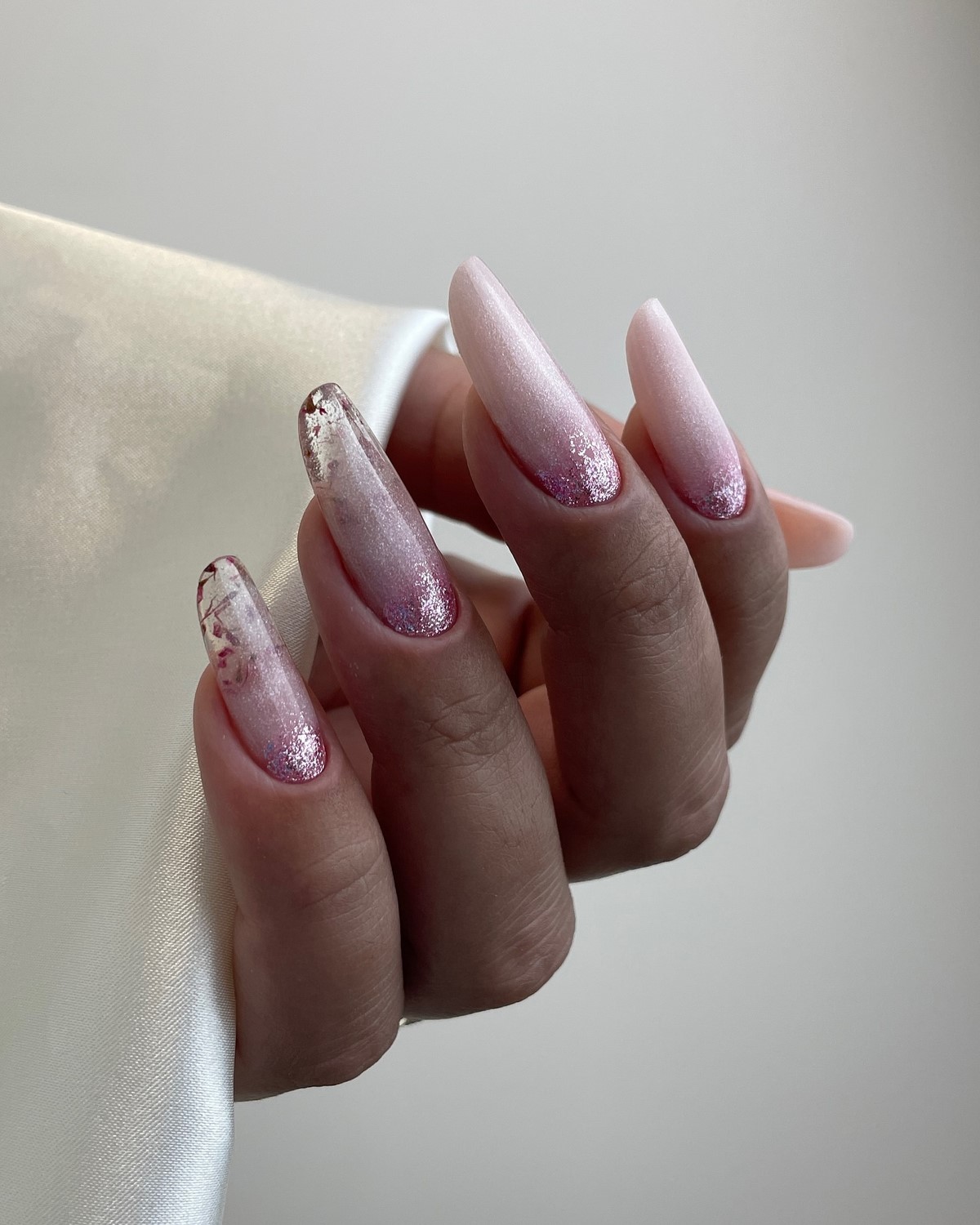 Модный маникюр в июле 2026: лучшие идеи для стильного лета