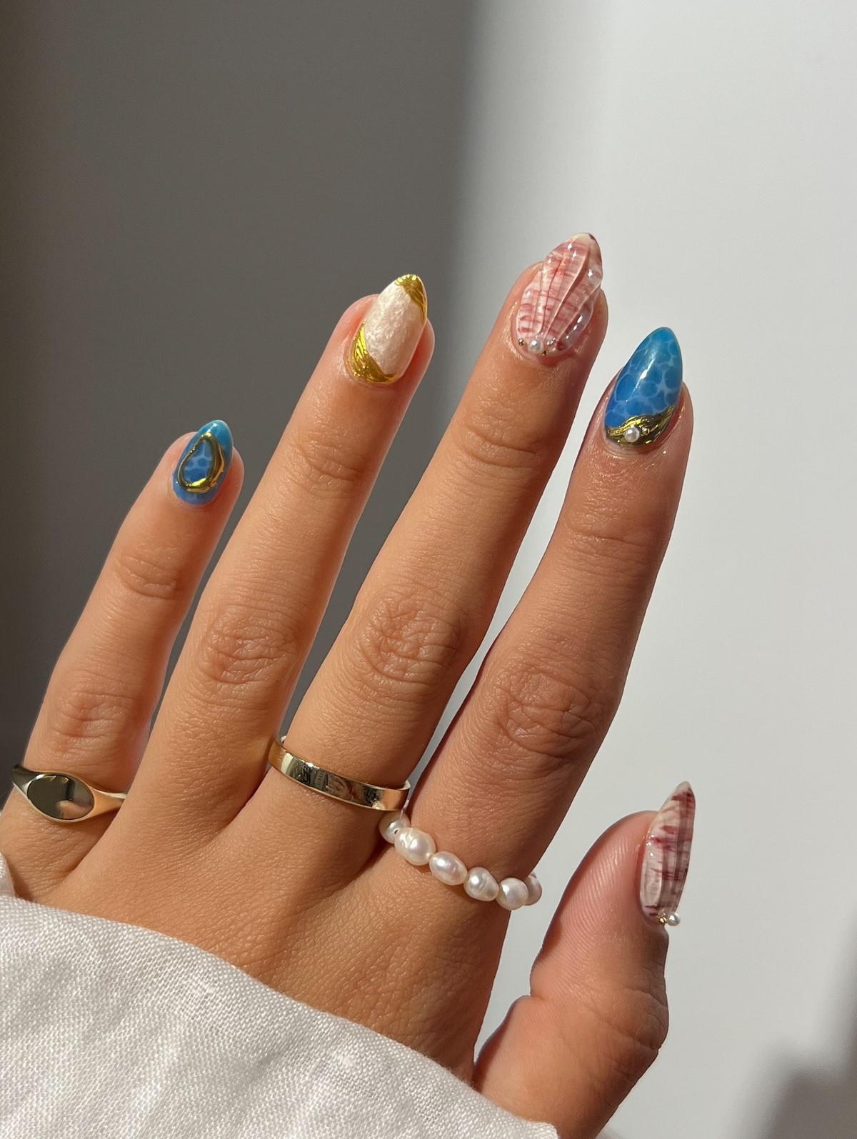 Модный маникюр в июле 2026: лучшие идеи для стильного лета