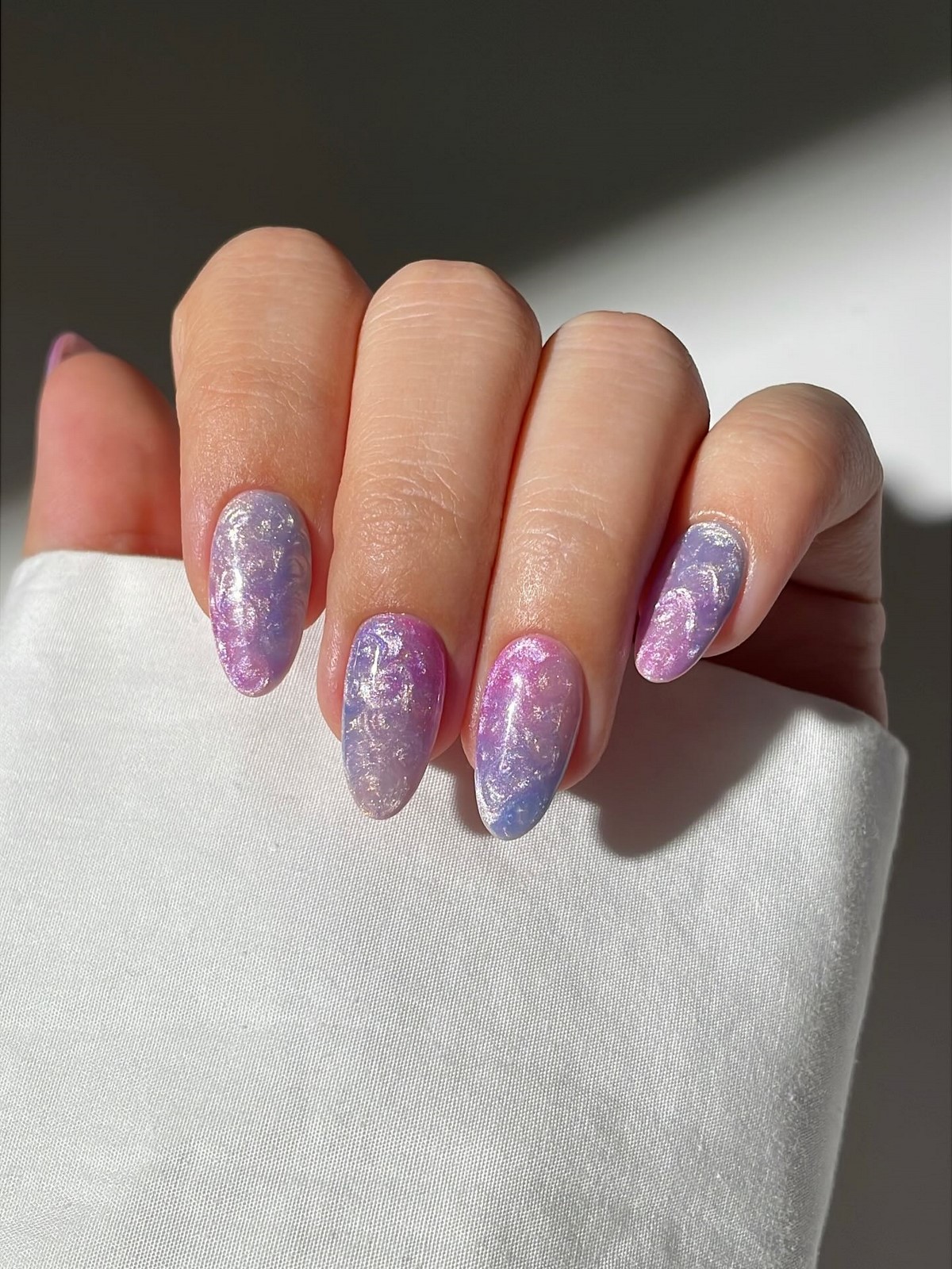 Модный маникюр в июле 2026: лучшие идеи для стильного лета