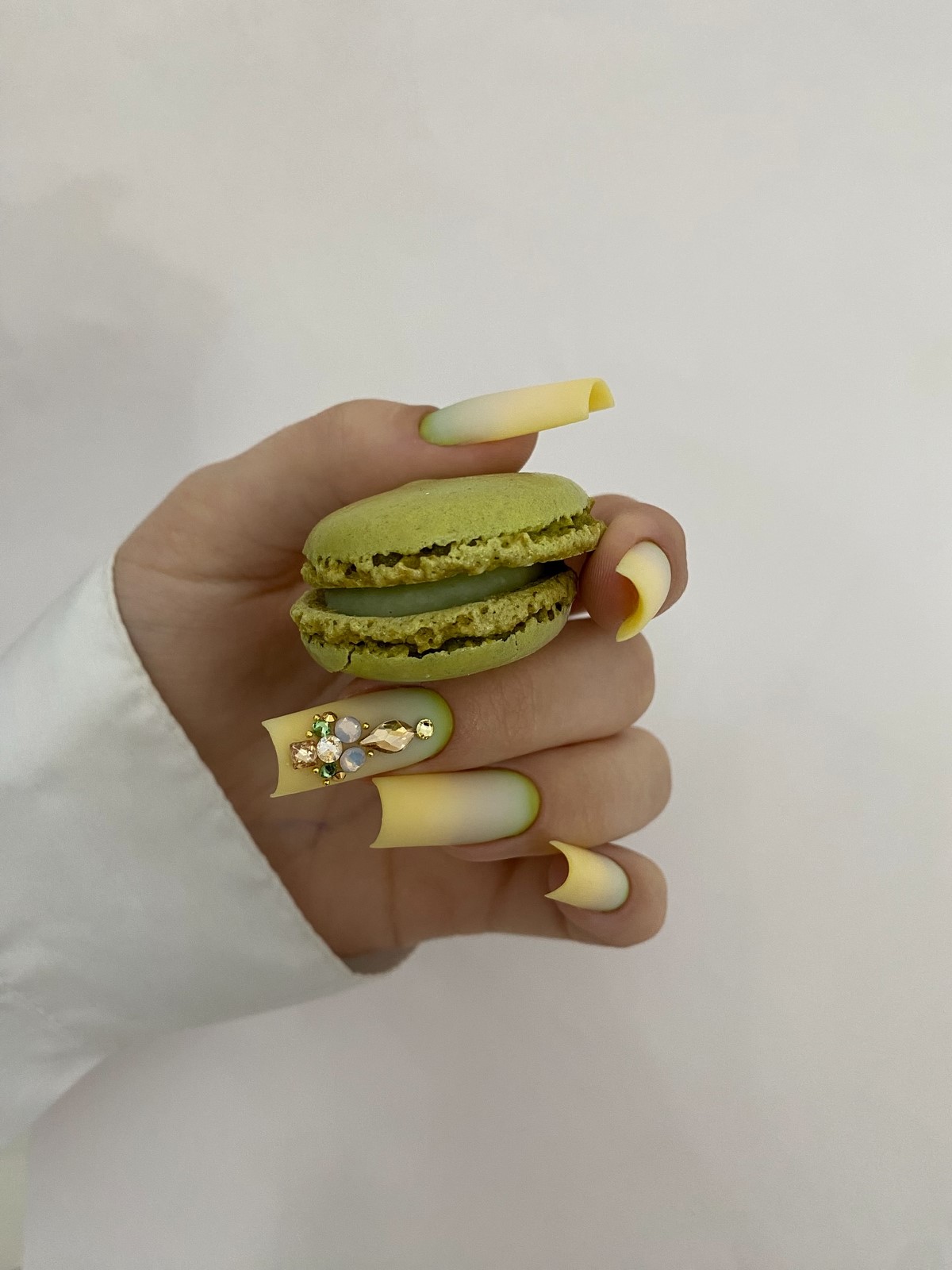 Модный маникюр в июле 2026: лучшие идеи для стильного лета