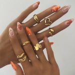 Трендовый денежный маникюр на август 2026: идеи для успеха