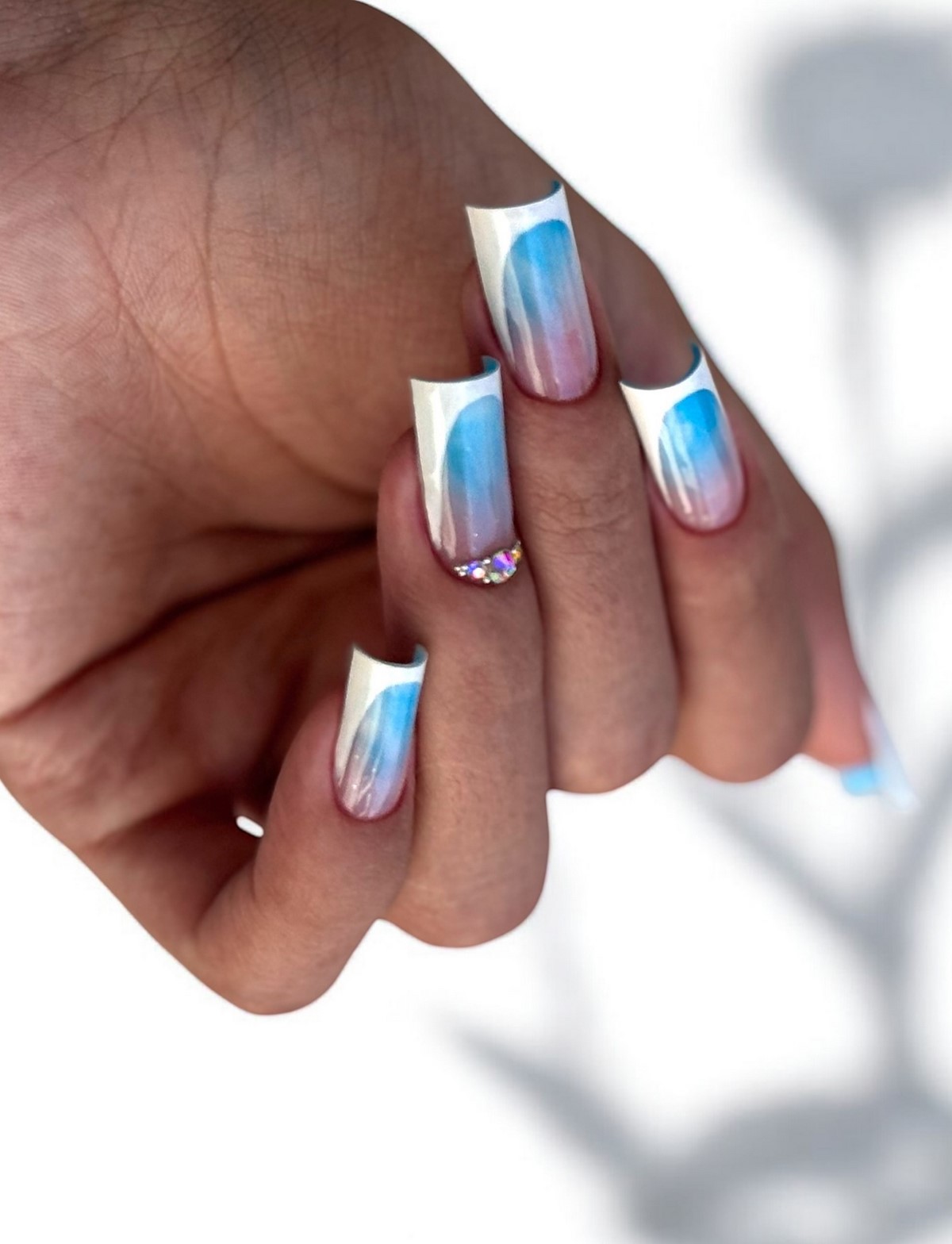 Какой маникюр будет в тренде осенью 2026 года