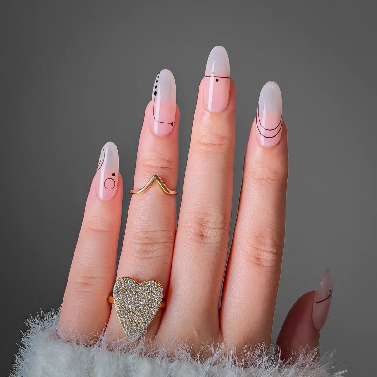 Какой маникюр будет в тренде осенью 2026 года