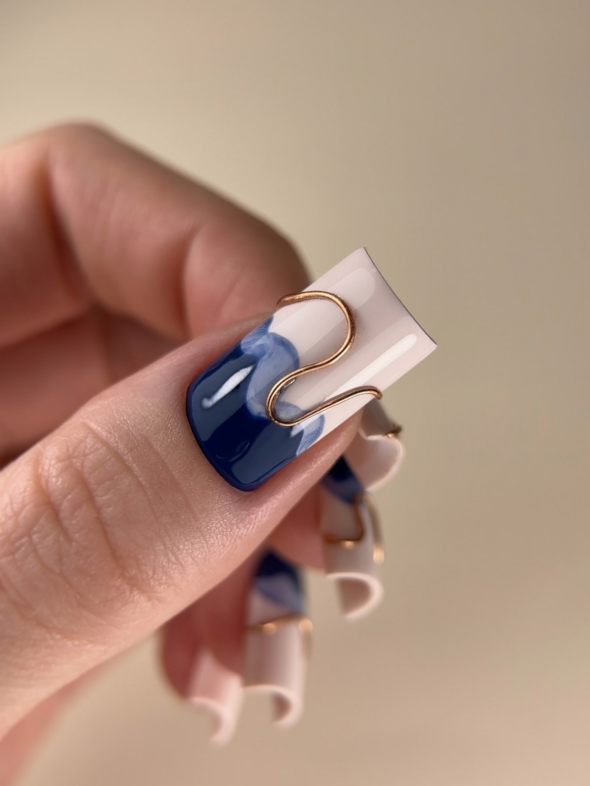 Какой маникюр будет в тренде осенью 2026 года