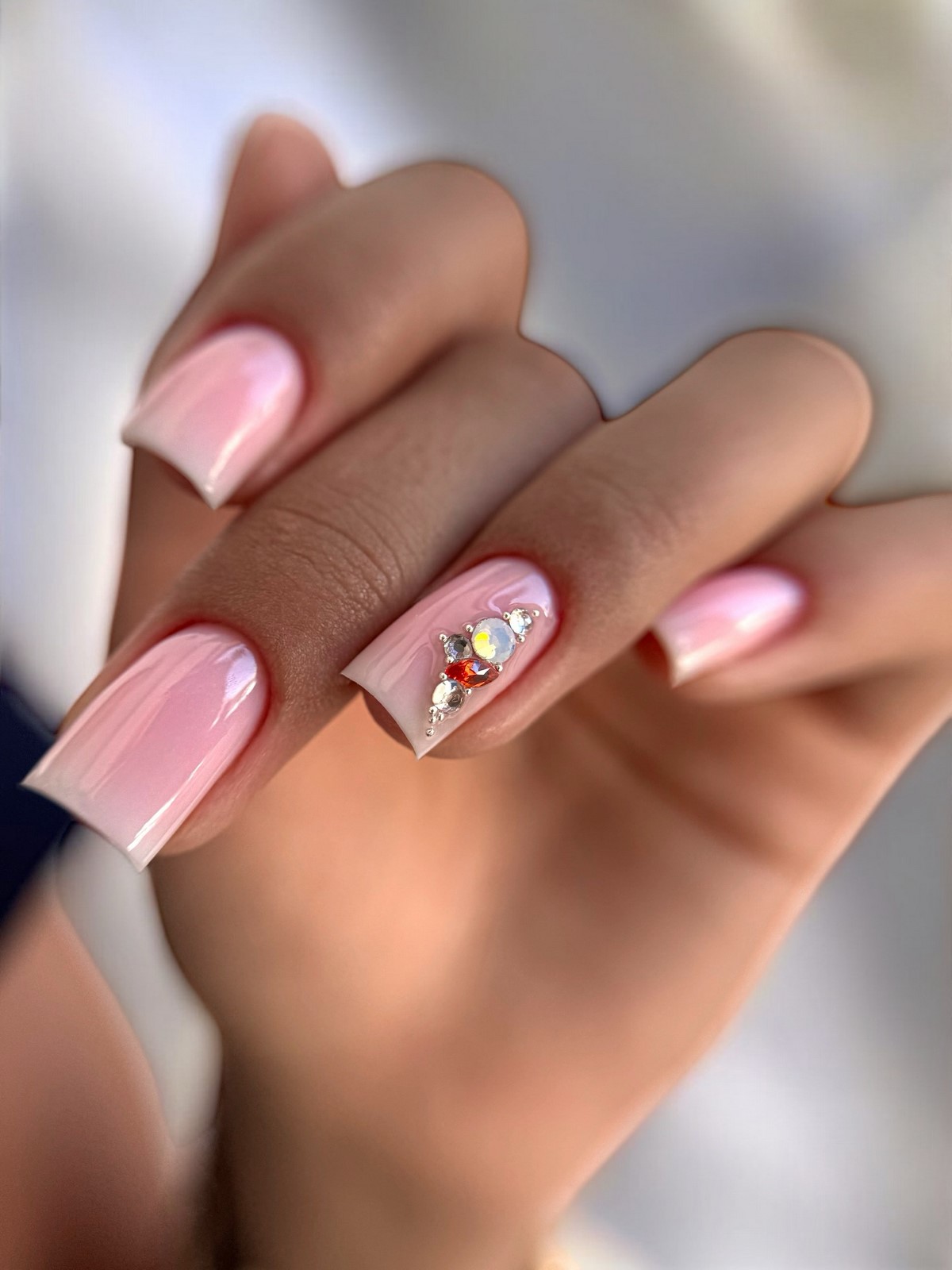 Какой маникюр будет в тренде осенью 2026 года