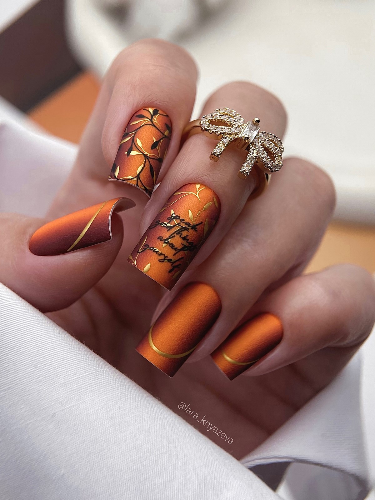 Модный осенний маникюр на октябрь 2026: изучаем сезонные тренды