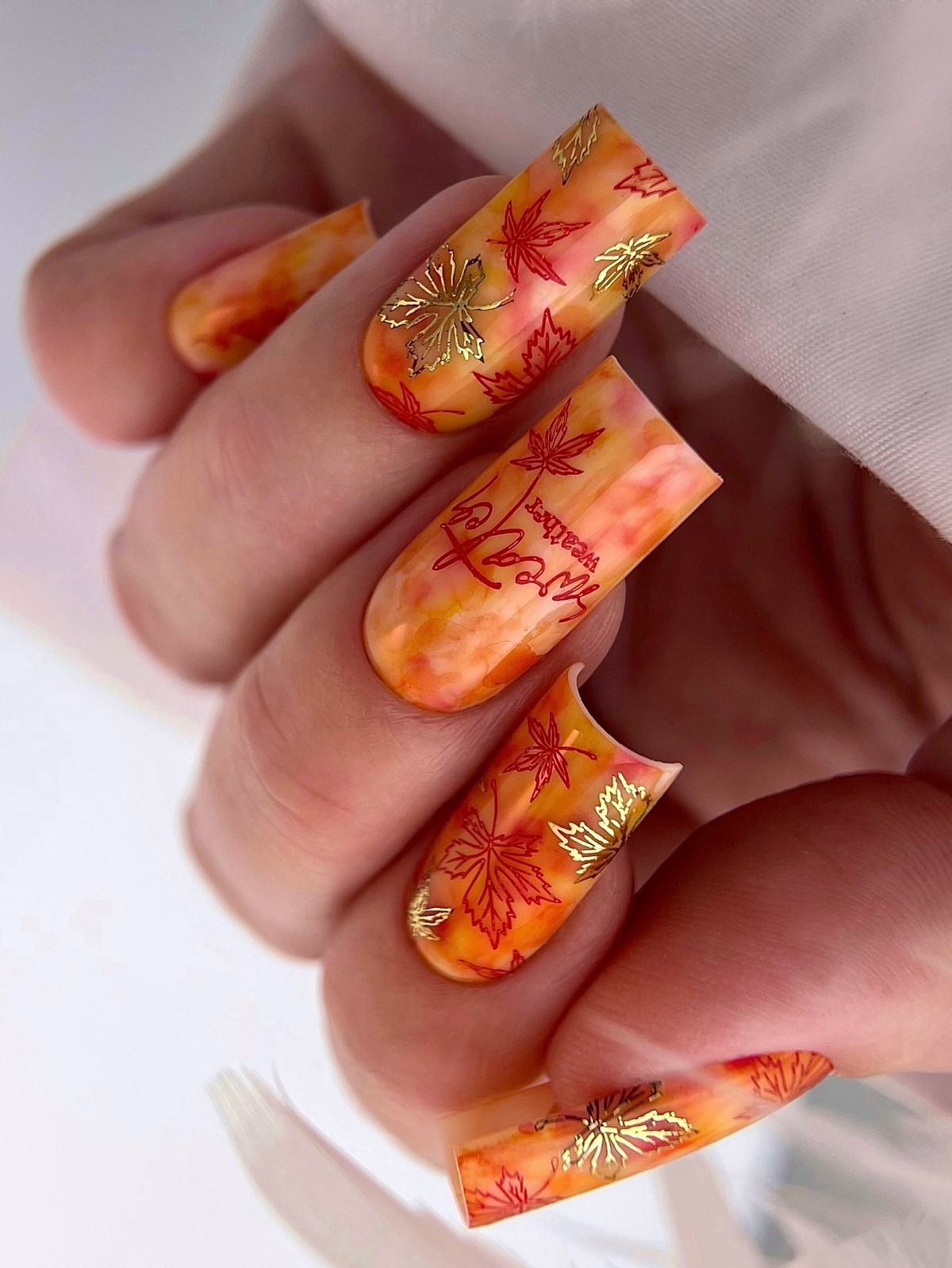 Модный осенний маникюр на октябрь 2026: изучаем сезонные тренды