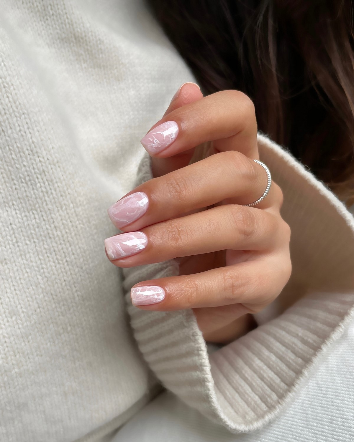 Денежный маникюр в ноябре 2026: тренды для удачи и успеха