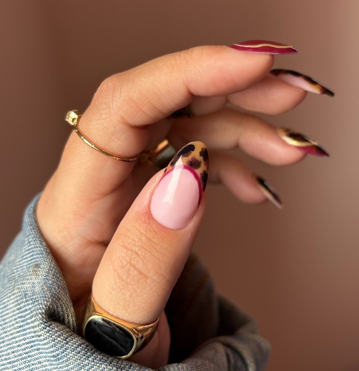 Денежный маникюр в ноябре 2026: тренды для удачи и успеха