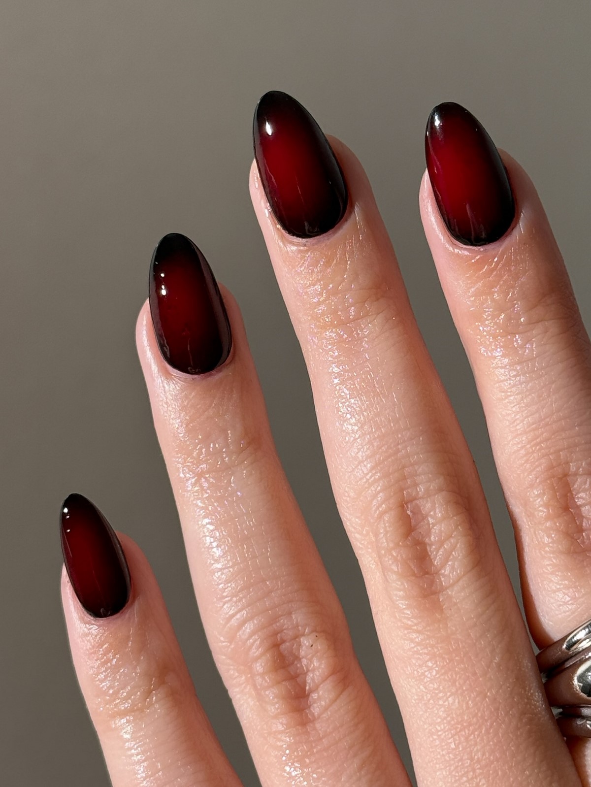 Денежный маникюр в ноябре 2026: тренды для удачи и успеха