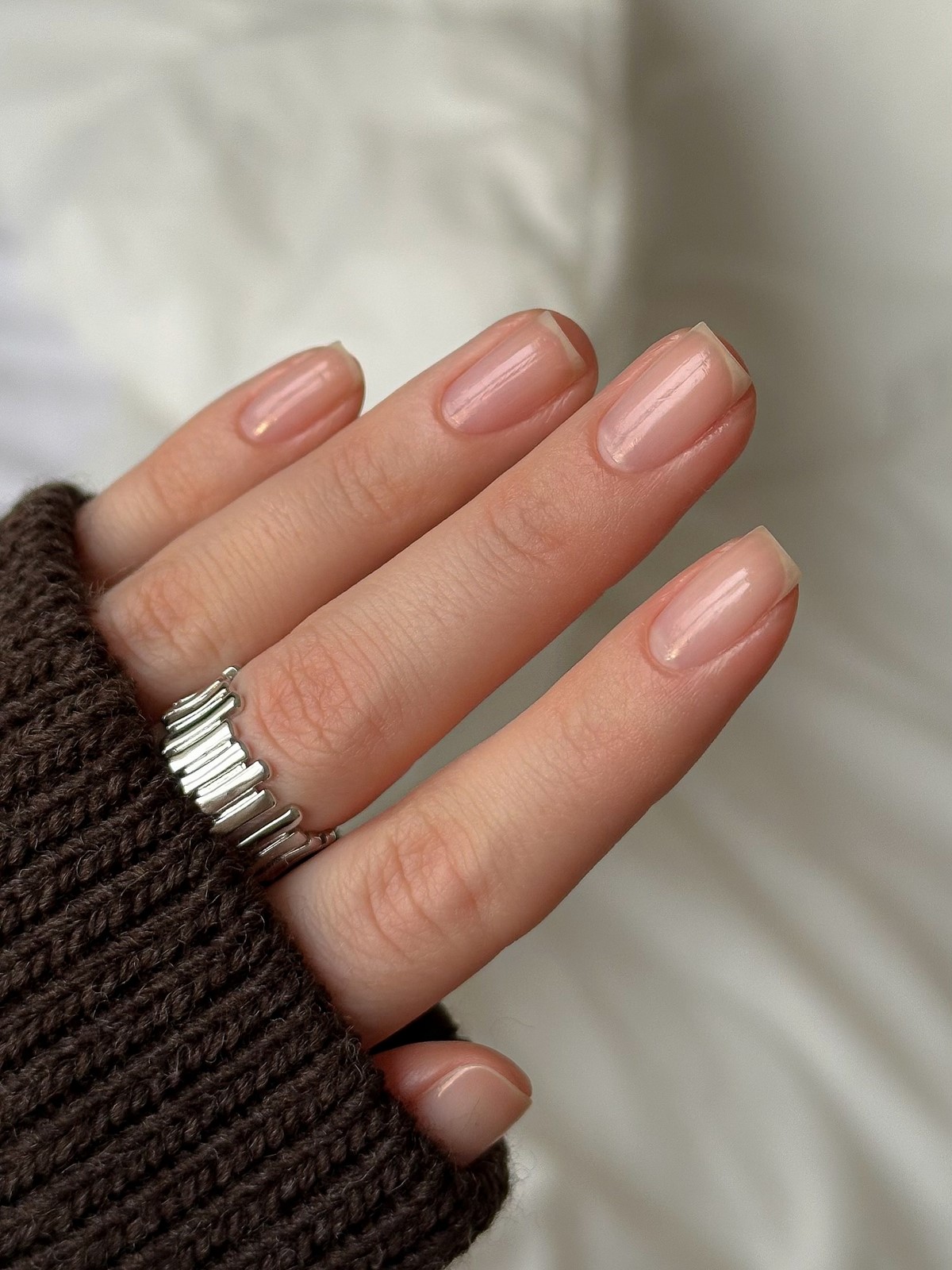 Денежный маникюр в ноябре 2026: тренды для удачи и успеха